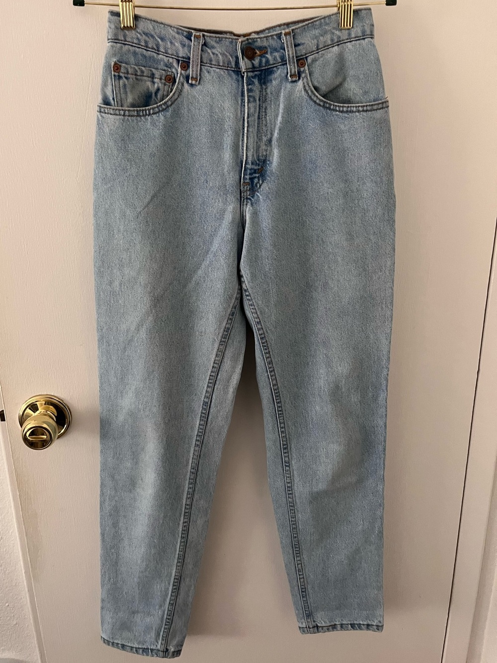 Levi’s Vintage 550 Women’s Relaxed Fit Tapered Leg High Waist Jeans Light 7 Med